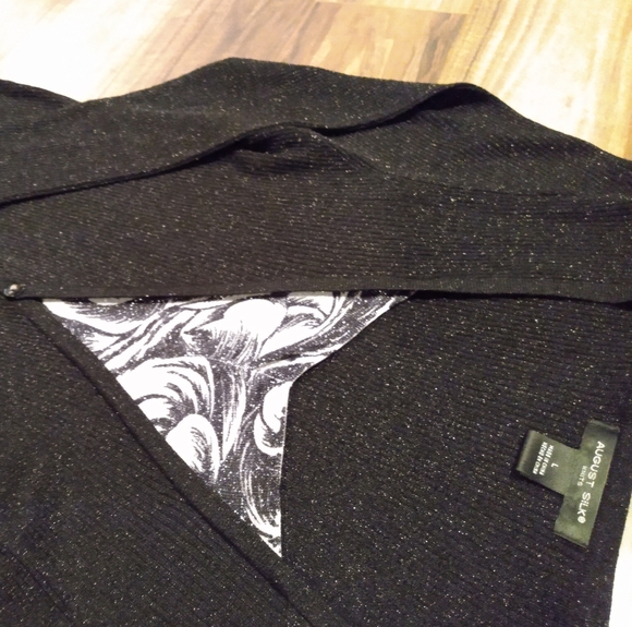 Black and white sweater - Picture 2 of 5